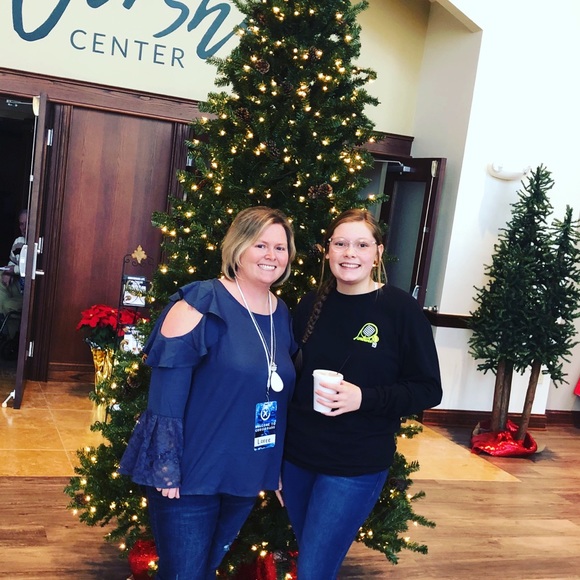 Meet your Posher, Loree - Picture 1 of 1